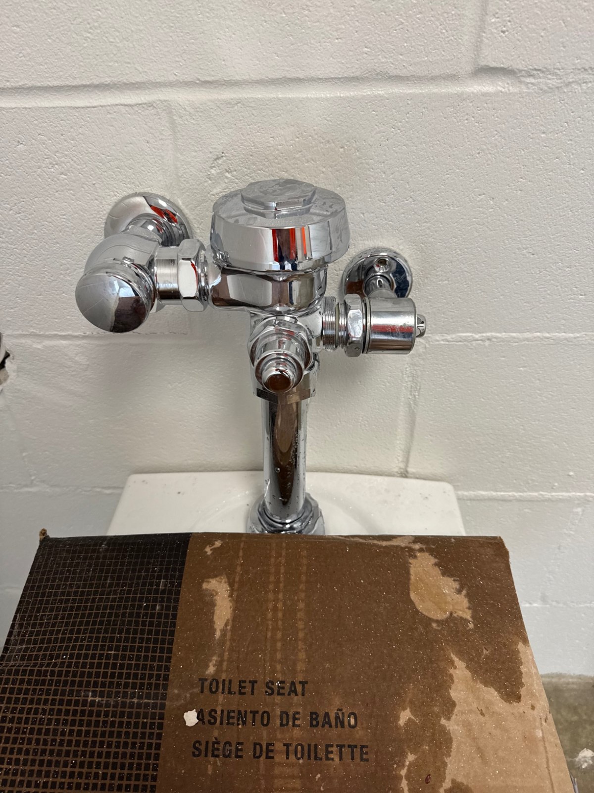 Commercial flush valve